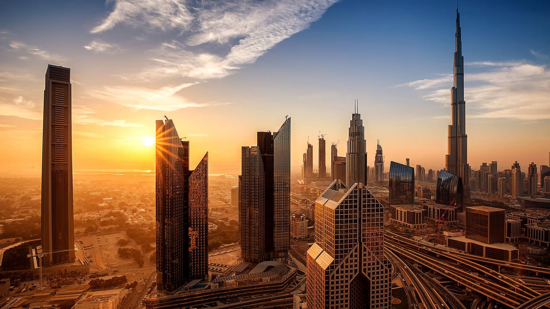 Explore Dubai Downtown – The Heartbeat of Luxury and Skyline Wonders!